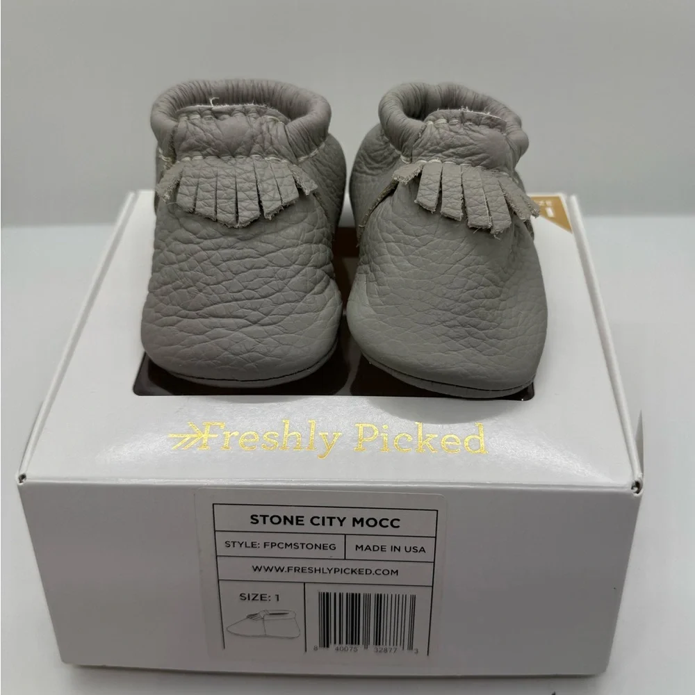 Freshly Picked Stone City Mocc Grey Leather‎ Baby Moccasins Size 1 Walker Unisex
